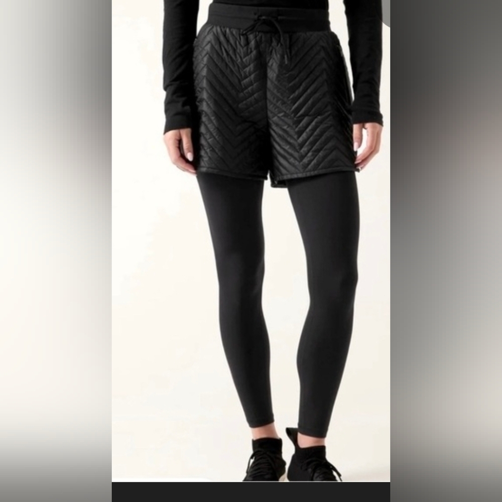 NWT Athleta Apres Ski  Black Quilted Insulated Shorts Size 6